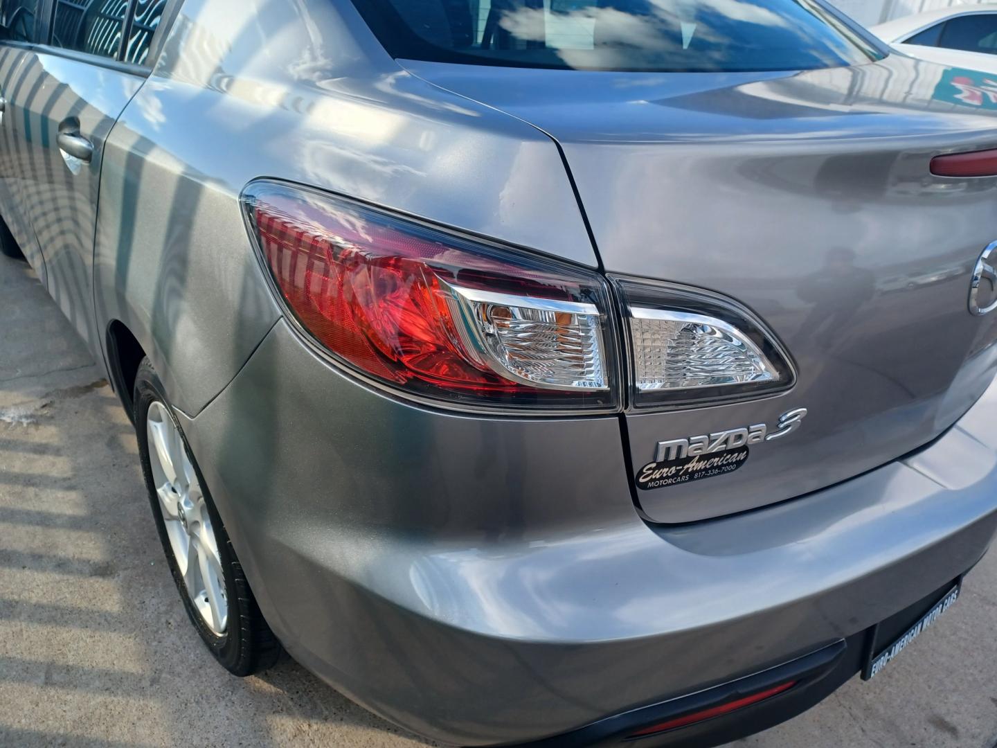 2010 SILVER Mazda MAZDA3 I TOURING (JM1BL1SF6A1) with an 2.0L DOHC EFI 16-valve I4 engine engine, 5-Speed Automatic Overdrive transmission, located at 2001 E. Lancaster, Ft. Worth, 76103, (817) 336-7000, 32.746181, -97.301018 - Photo#7